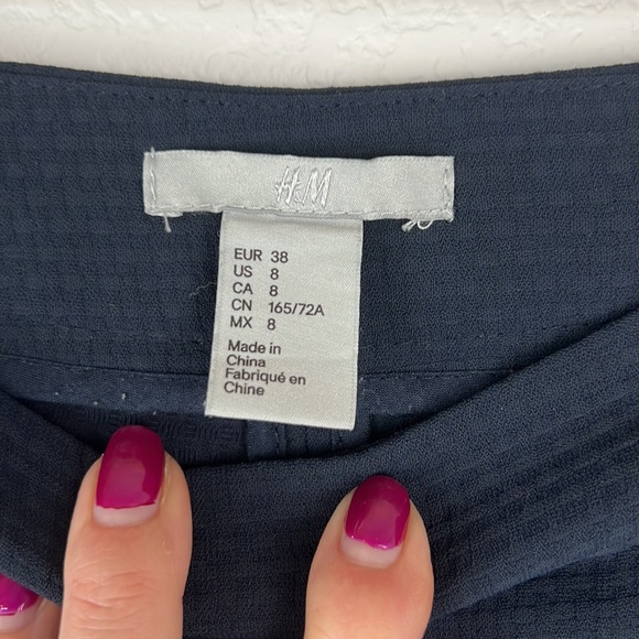 H & M Tailored Capri Blue adjustable Belted Waist and Side Zip Dress Pant Size 8 - Picture 5 of 10